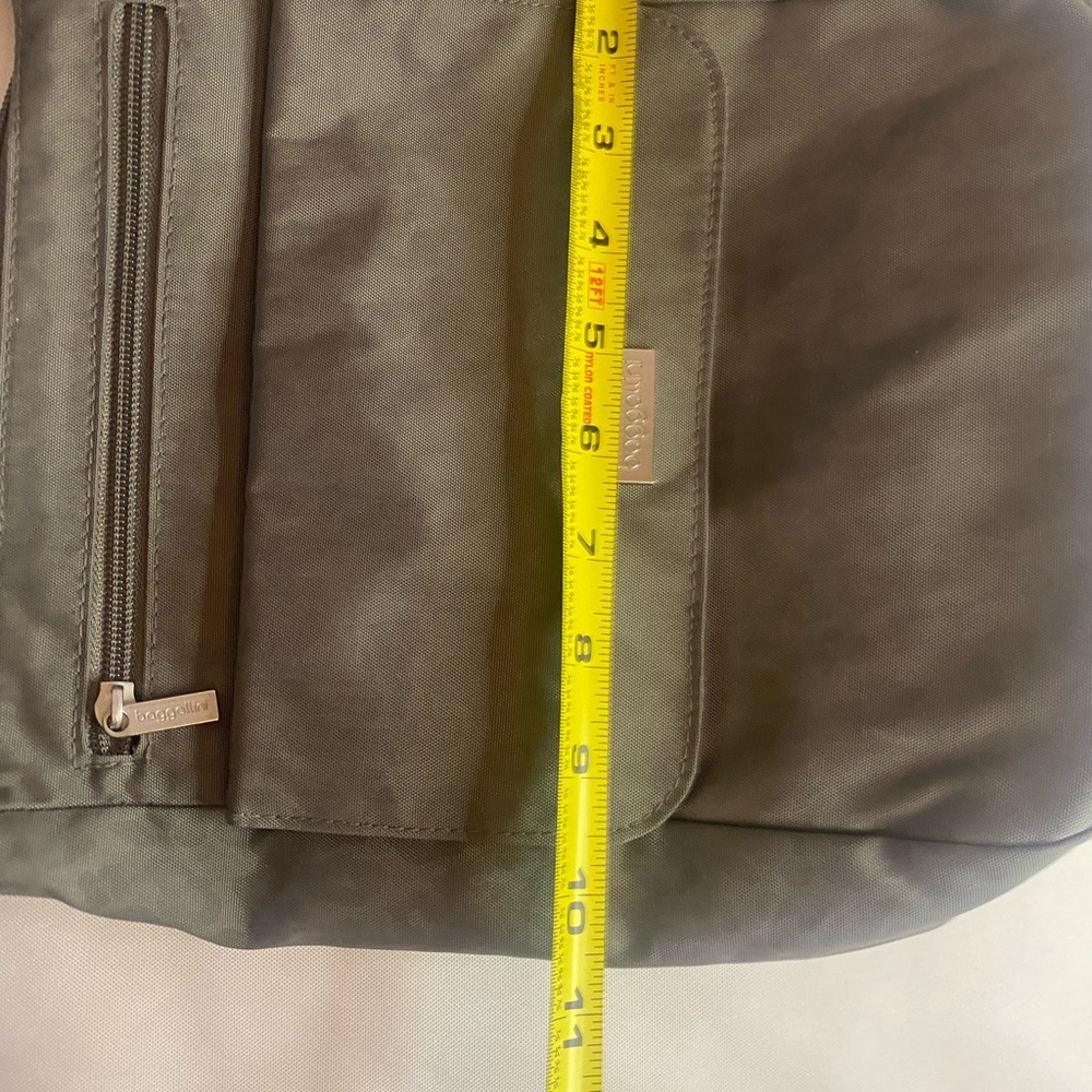 Baggallini Crossbody bag, gray animal print multi pocket purse adjustable strap - Picture 5 of 12